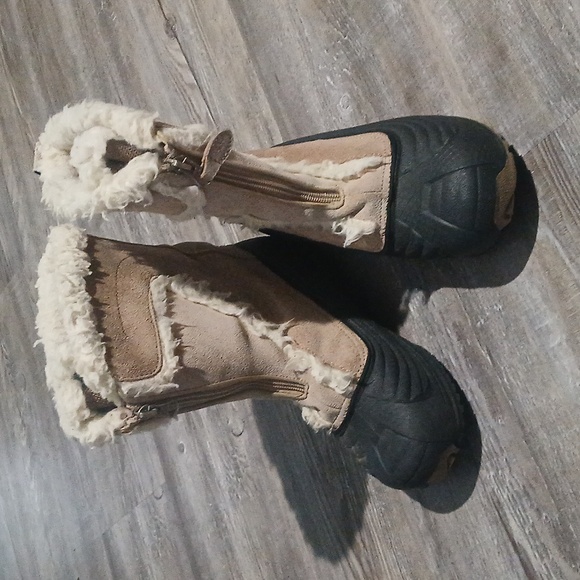 Columbia  tan and black water resistant winter boots Sz 7 EUC - Picture 1 of 10